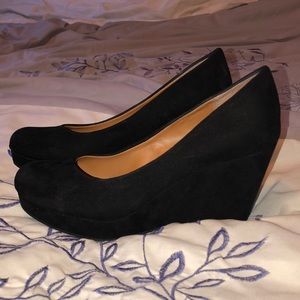 Black closed toed wedges
